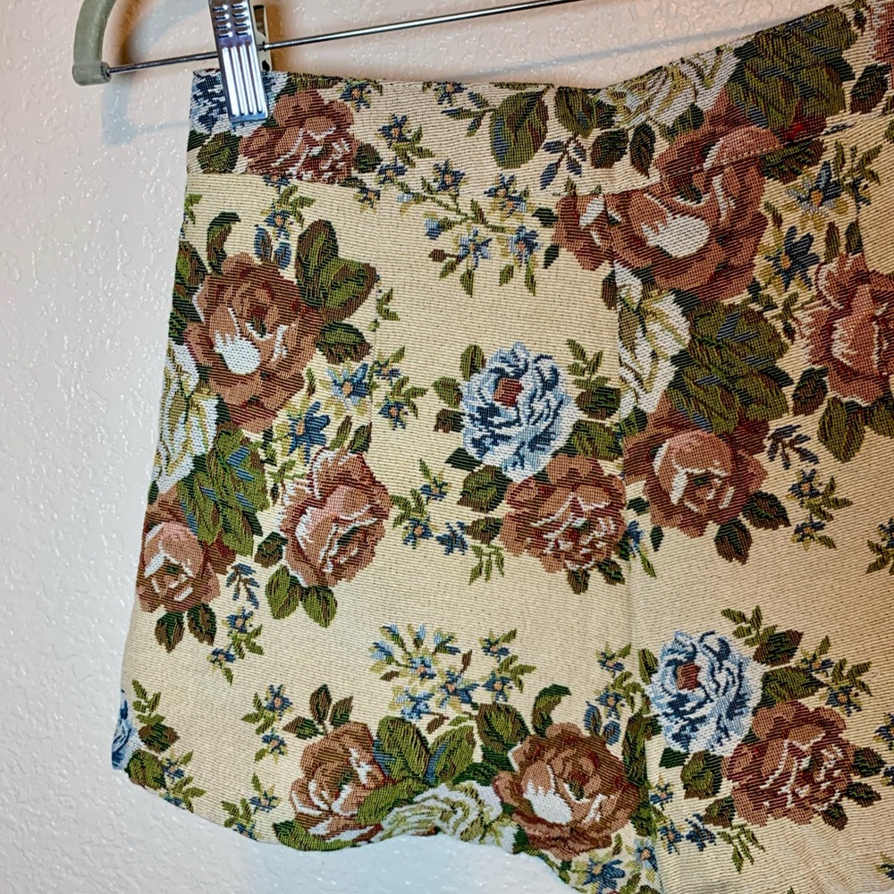 Cider Floral Tapestry Jacquard Mini Shorts Tan Rose Green Size Small - Picture 9 of 11